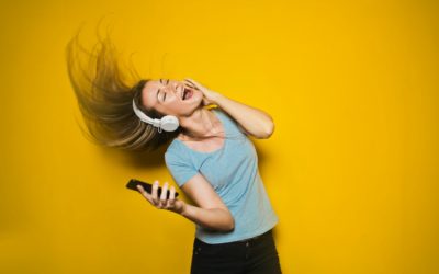 Ditch the holiday guilt and get on the dance floor- Why music is a huge part of my healthy lifestyle (Plus my current playlist)
